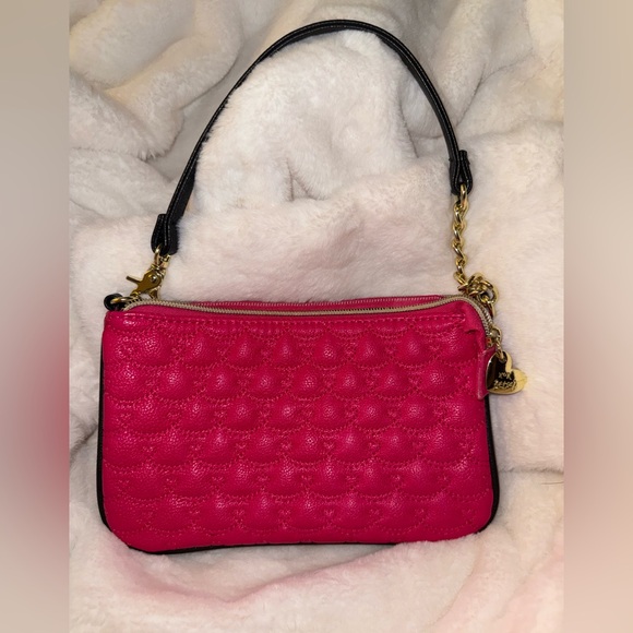 Betsey Johnson Fuchsia Quilted Wristlet shoulder bag with Gold Accents - Picture 2 of 13